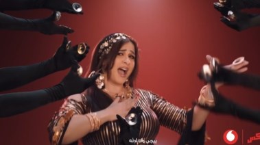 ياسمين عبد العزيز في مشهد من الإعلان