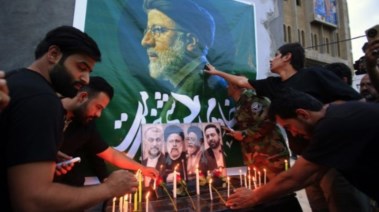 أنصار الرئيس الإيراني الراحل ينعون وفاته