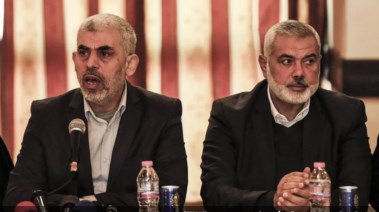 زعيم حماس إسماعيل هنية ويحيى السنوار