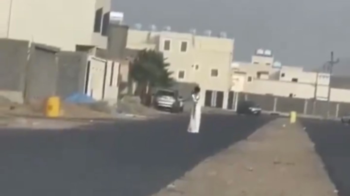 صورة ملتقطة من فيديو حادث السيدة السعودية في نجران