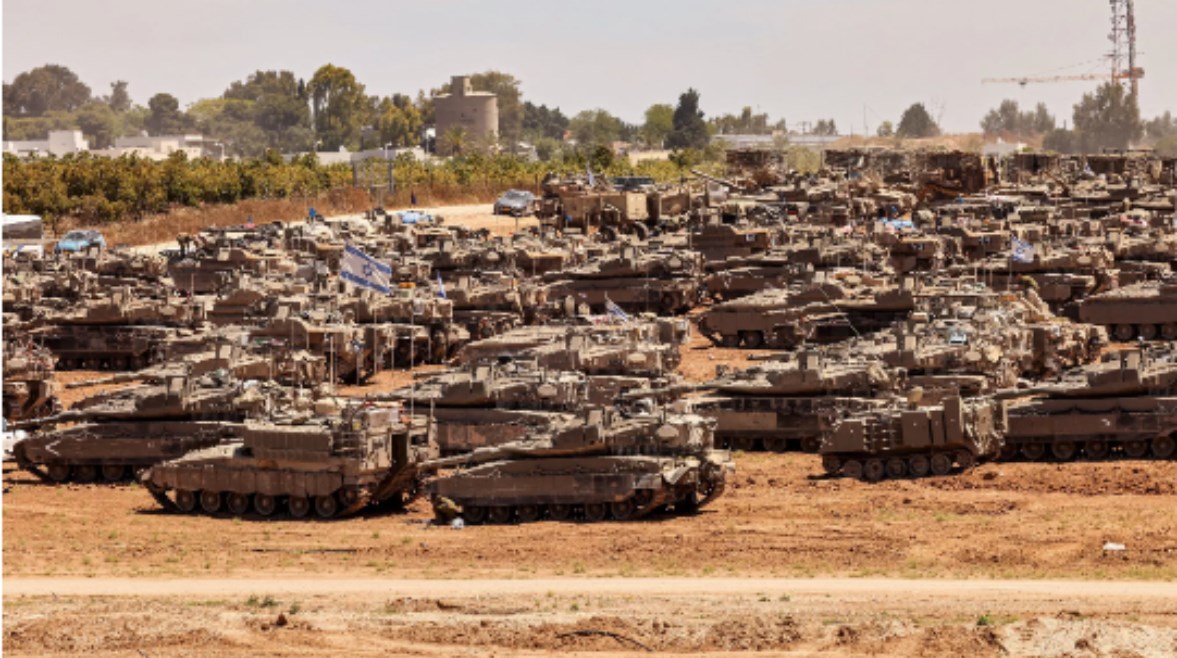 دبابات عسكرية إسرائيليه في غزة