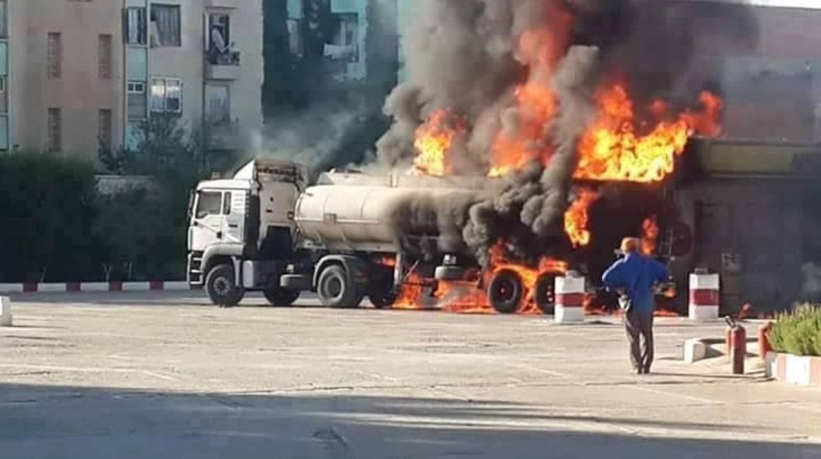  حريق في سيارة نقل محملة بالتنر  _ أرشيفية 