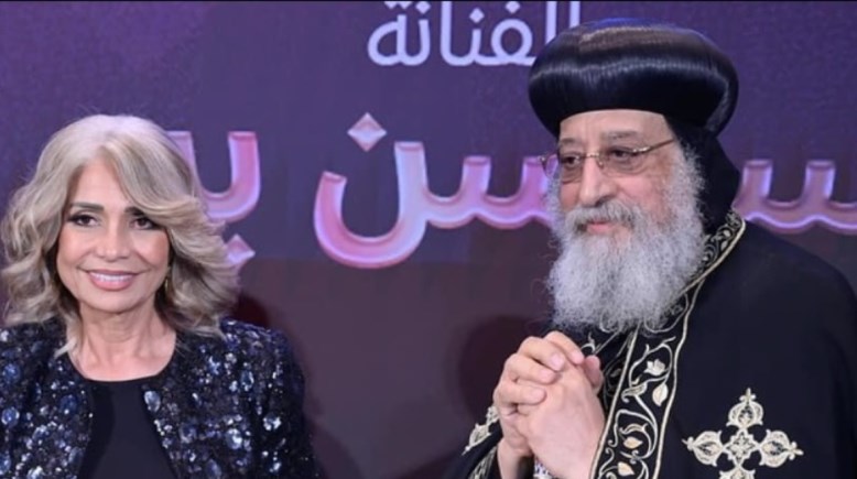 سوسن بدر بجانب البابا تواضروس