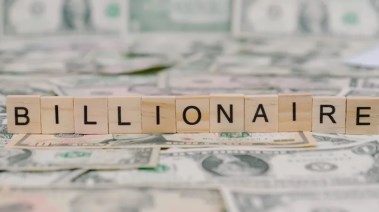 كلمة ملياردير على خلفية من الدولارات 