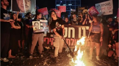 إسرائيليون يحتجون على حكومة نتنياهو ويطالبون بالإفراج عن الرهائن