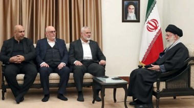 قادة حركة حماس مع المرشد الإيراني