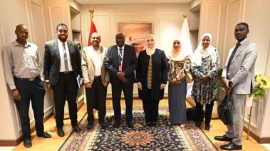 وزيرة التضامن نيفين القباج ووزير التنمية الاجتماعية السوداني أحمد بخيت