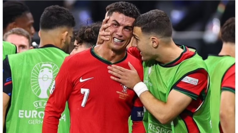 رونالدو يبكي بعد إهدار ركلة جزاء
