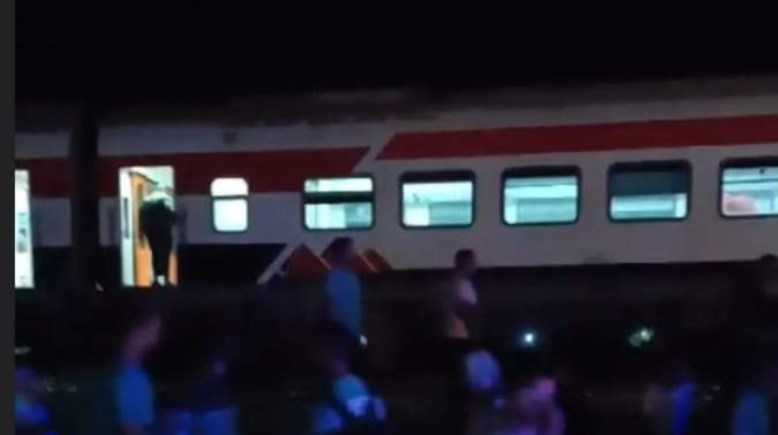 تصادم قطار بسيارة نقل  تصادم قطار بسيارة نقل