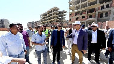 وزير الاسكان خلال تفقد تنفيذ وحدات سكن لكل المصريين في العلمين الجديدة