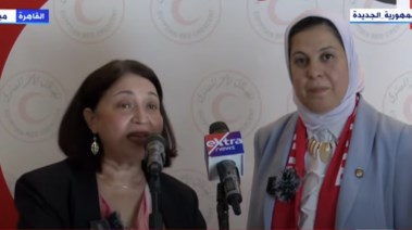 نائبة وزير التضامن مارجريت صاروفيم والمدير التنفيذي للهلال الأحمر د. أمل عبد الدايم