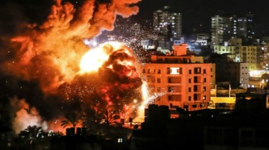 قصف عنيف لمباني في قطاع غزة