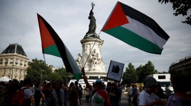 أعلام فلسطين مرفوعة في العاصمة الفرنسية باريس