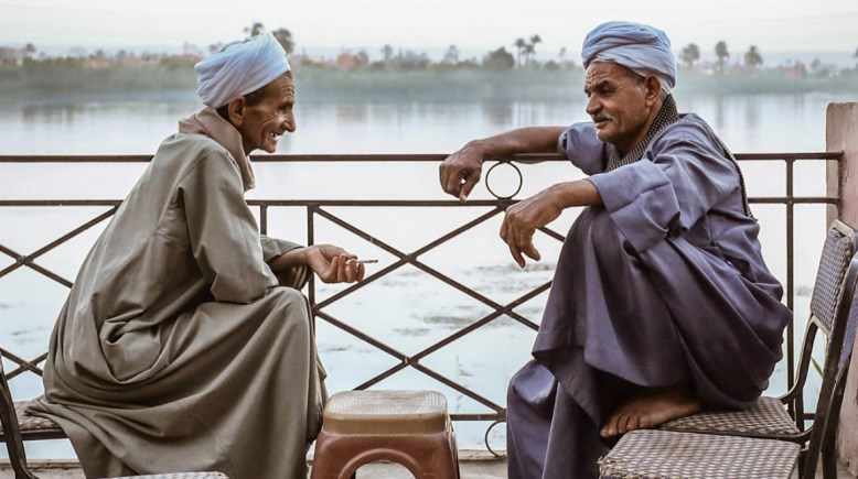 صورة"صاحبي اللي كتفه في كتفي"