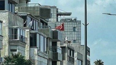 العلم التركي منكس
