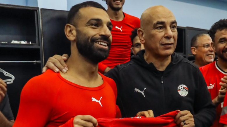 محمد صلاح مع مدرب منتخب مصر