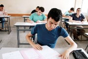 أحد الطلاب أثناء تأدية الامتحان - أرشيفية أحد الطلاب أثناء تأدية الامتحان - أرشيفية