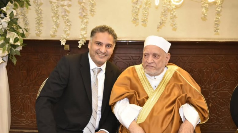 الدكتور أحمد عمر هاشم ونجله محمد