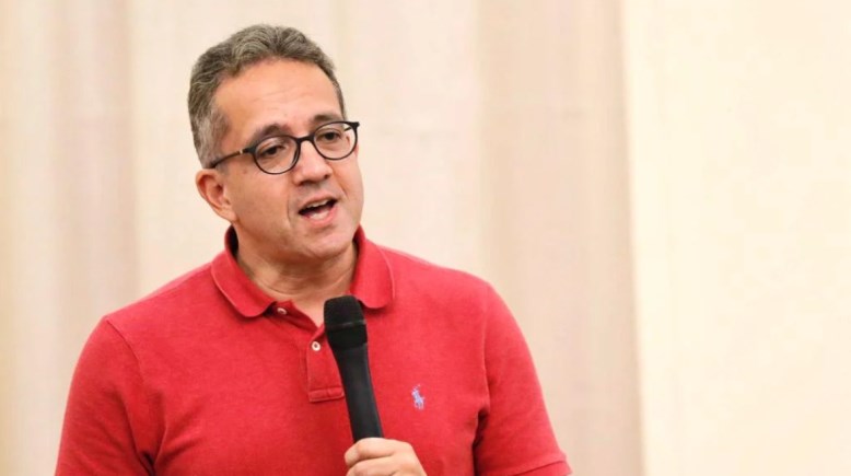 الدكتور خالد العناني