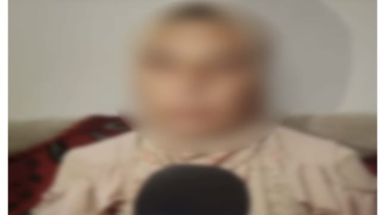 والدة الطفلتين والدة الطفلتين