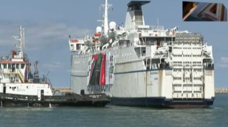 سفينة تركية تحمل مساعدات لغزة سفينة تركية تحمل مساعدات لغزة