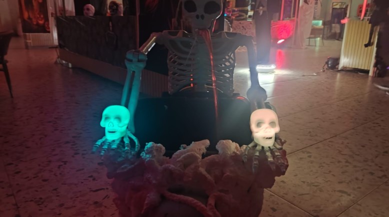 سياح الغردقة يحتفلون بالهالويين  سياح الغردقة يحتفلون بالهالويين