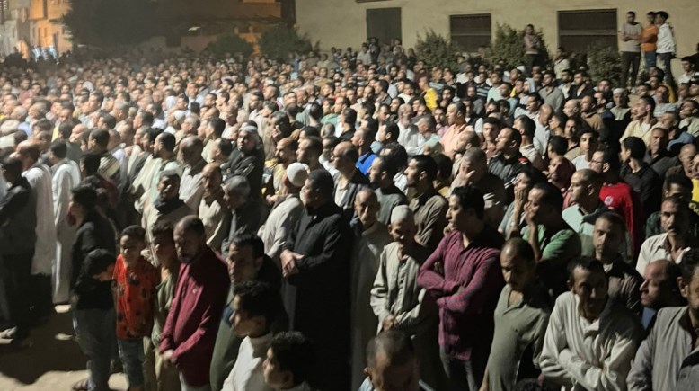 جانب من تشييع الجنازة 