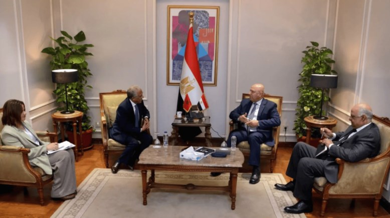 لقاء الفريق كامل الوزير مع السفير المغربي  لقاء الفريق كامل الوزير مع السفير المغربي