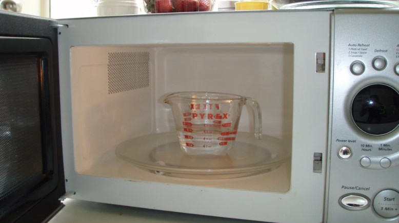 غلي الماء في الميكروويف غلي الماء في الميكروويف