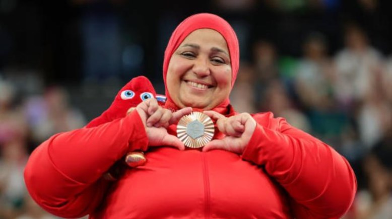 نادية فكري بطلة رفع الأثقال نادية فكري بطلة رفع الأثقال