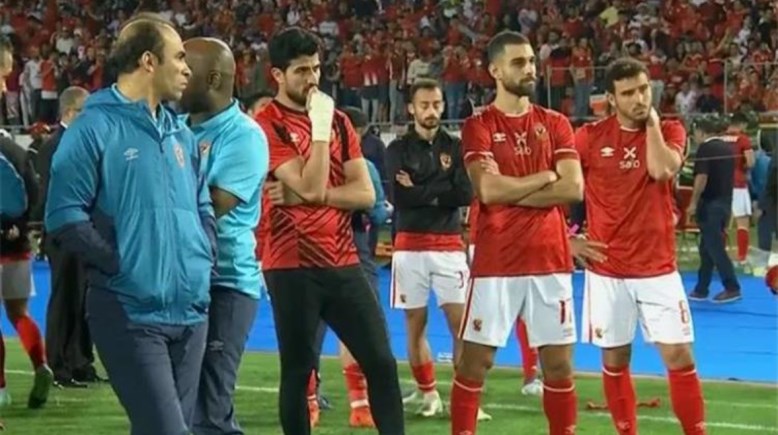 حزن لاعبي الأهلي بعد خسارة نهائي 2022 حزن لاعبي الأهلي بعد خسارة نهائي 2022