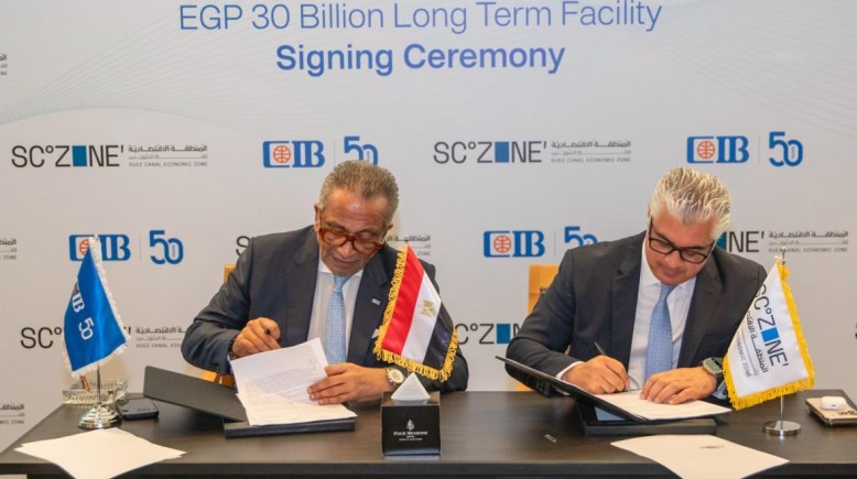 جانب من توقيع الاتفاقية جانب من توقيع الاتفاقية