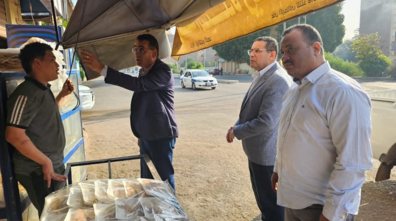 اللواء هشام السكرتير العام المساعد ووكيل مديرية التموين بالأقصر 