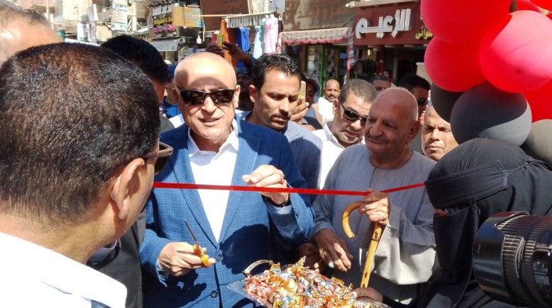 محافظ الأقصر المهندس عبد المطلب عمارة يفتتح سوق اليوم الواحد بإسنا  محافظ الأقصر المهندس عبد المطلب عمارة يفتتح سوق اليوم الواحد بإسنا