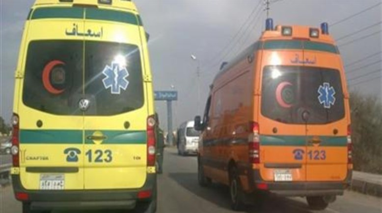 سيارات إسعاف تنقل مصابين - أرشيفية