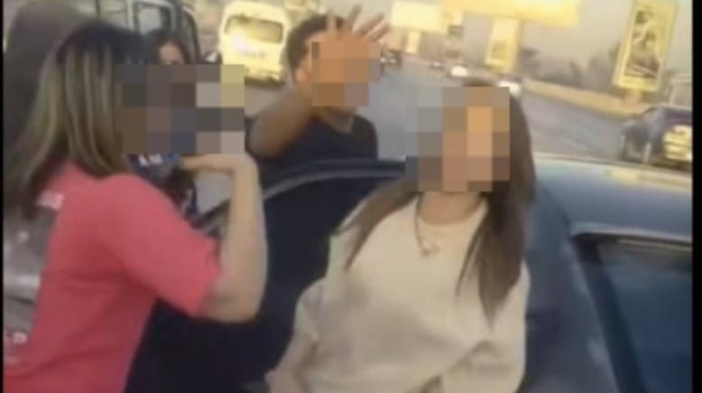 جانب من واقعة "الفعل الفاضح" أعلى المحور جانب من واقعة "الفعل الفاضح" أعلى المحور