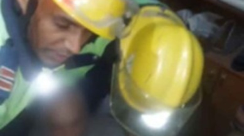 إنقاذ مسن محتجز بالتجمع الخامس إنقاذ مسن محتجز بالتجمع الخامس