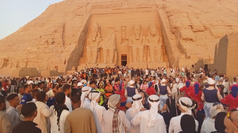 ظاهرة تعامد الشمس على وجه رمسيس الثاني بأبو سمبل