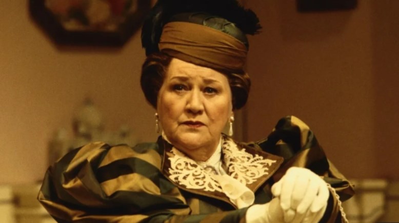 الممثلة البريطانية باتريشيا روتليدج