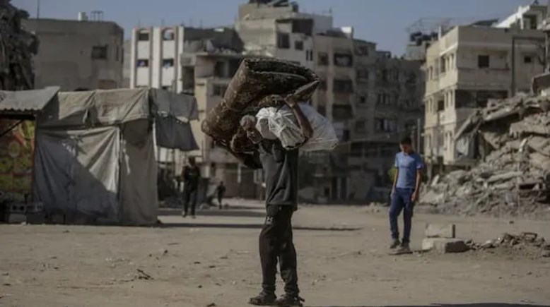 فلسطينيون يخلون مدينة غزة باتجاه جنوب غزة خلال عملية عسكرية إسرائيلية يوم الجمعة (واشنطن بوست)