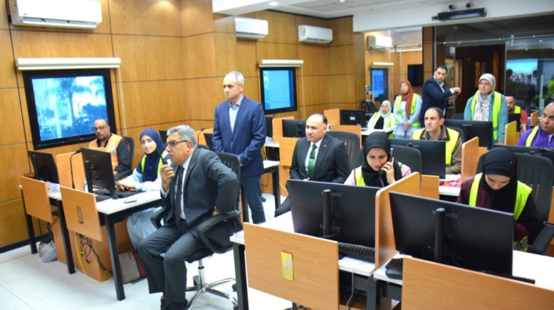 محافظ الدقهلية داخل مركز سيطرة الشبكة الوطنية محافظ الدقهلية داخل مركز سيطرة الشبكة الوطنية