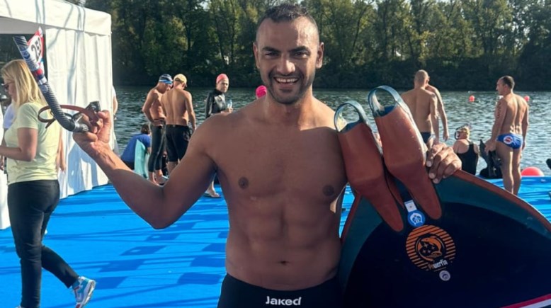 مدرب السباحة سيد علي الباروكي