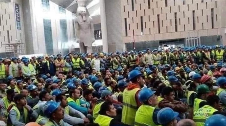 الصورة المتداولة لعمال المتحف  الصورة المتداولة لعمال المتحف