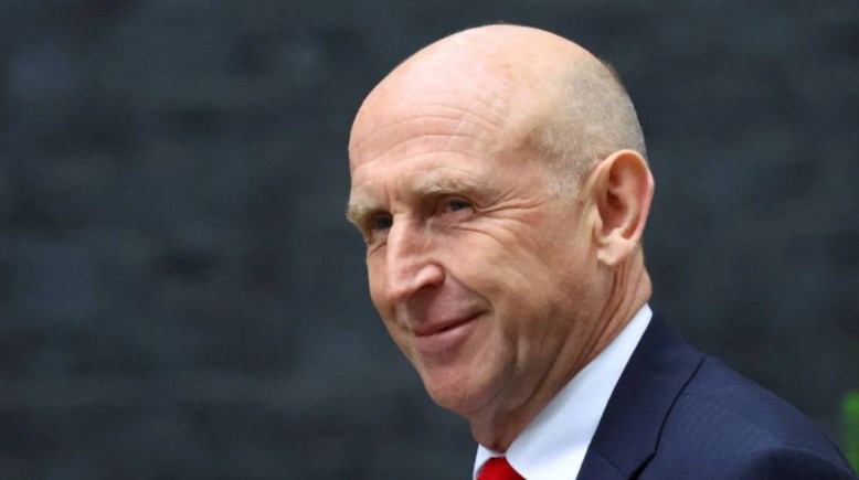 وزير الدفاع البريطاني جون هيلي 