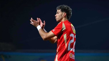 لاعب الأهلي إمام عاشور  لاعب الأهلي إمام عاشور
