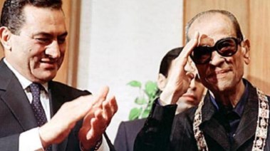 نجيب محفوظ والرئيس الأسبق حسني مبارك
