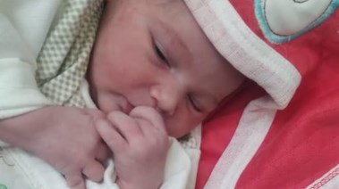 الطفلة التي عثر عليها داخل ميكروباص بحلوان