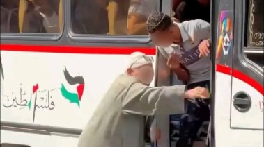 جانب من فيديو "المسن وتبّاع الأتوبيس" بالدقهلية