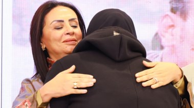 مايا مرسي تكرم أسرة شهيد الشهامة في يوم الأب القدوة