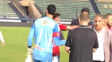 جانب من مشادة عبدالقادر مع المصورين  جانب من مشادة عبدالقادر مع المصورين